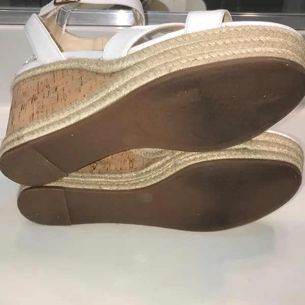 Jessica Simpson Women’s Mallika White Crossover Open Toe Espadrille Wedges - Image 9