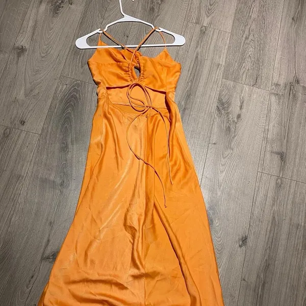 Hello Molly Elegant Orange satin open back Midi Dress, size M - Image 5