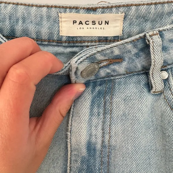 PacSun Lightwash Mom Jeans - Image 3