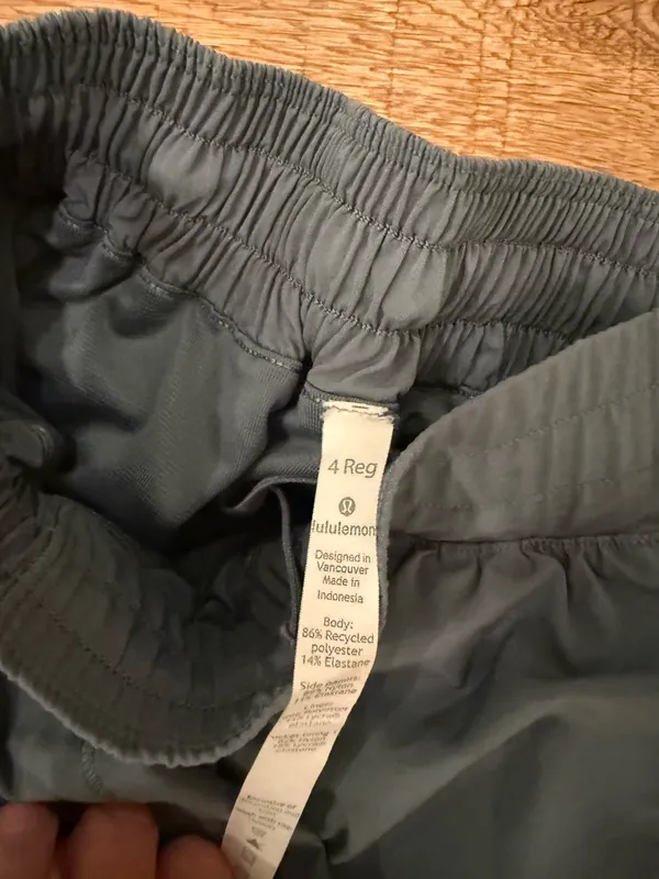 Lululemon Hotty Hot Shorts 2.5" - Image 4