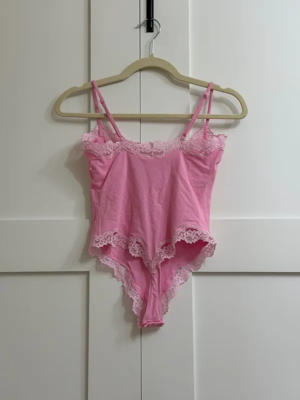 NWOT Skims Fits Everybody Lace Cami Bodysuit SMALL - Image 4