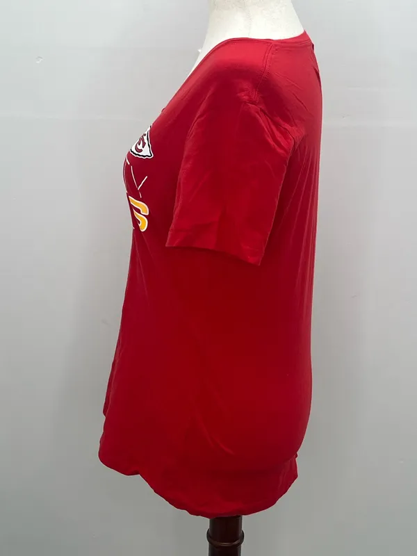 NFL Apparel Kansas City Chiefs Women’s Red V-Neck Graphic T-Shirt Medium - Image 3