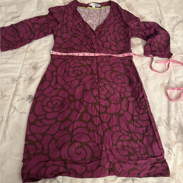 Boden purple black floral geometric print V-neck shift mini dress, size 6 preppy - Image 16
