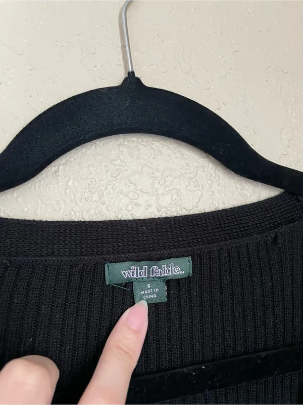 Wild Fable V Neck Cropped Ribbed Cardigan Size S Black Button Front Long Sleeves - Image 2