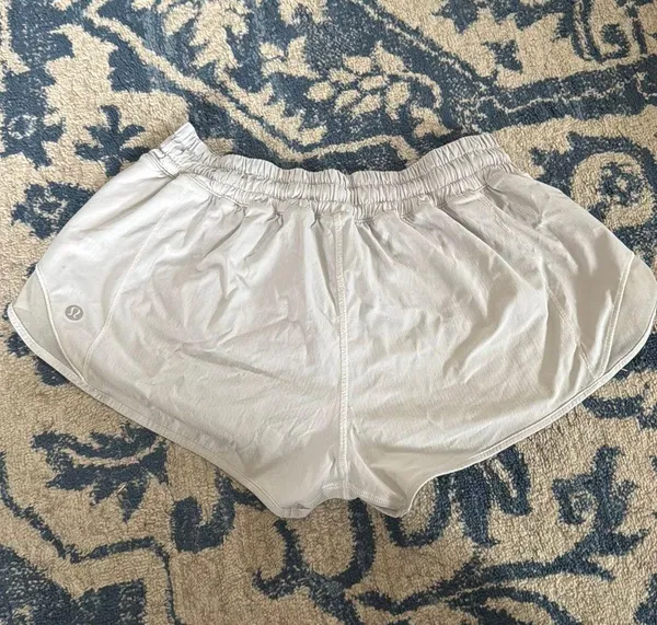 Lululemon Shorts Hotty Hot 2.5" White - Image 2