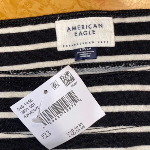 NWT!!American Eagle Outfitters Black & White Off-the-Shoulder Sweater Size Small - Image 9