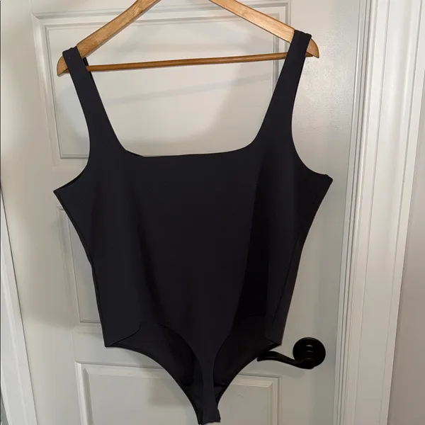 EXPRESS NWT Gray/Black Sleeveless Bodysuit XL - Image 3