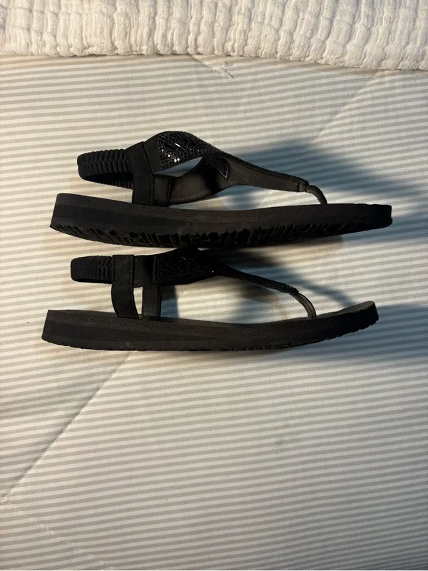 Skechers Meditation yoga foam thong sandals size 6 - Image 3