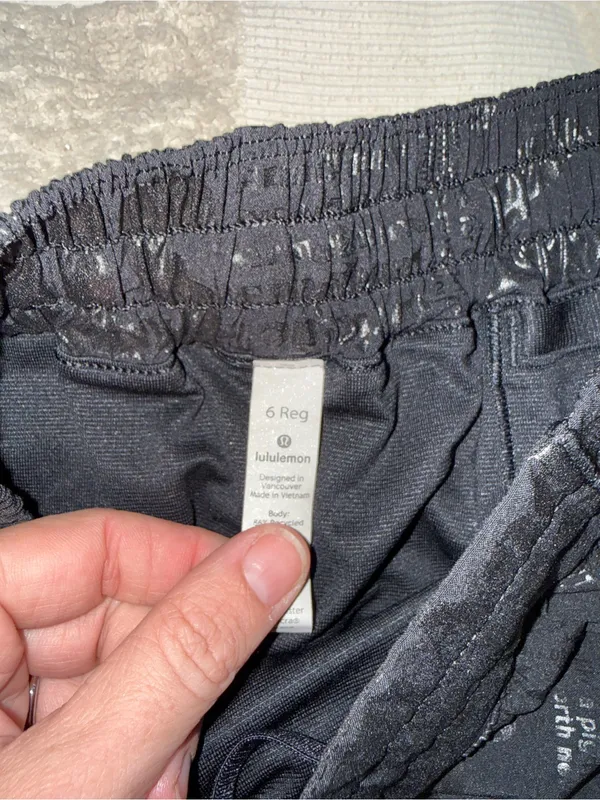 Lululemon Hotty Hot‎ Short II *2.5" Manifesto size 6 - Image 4