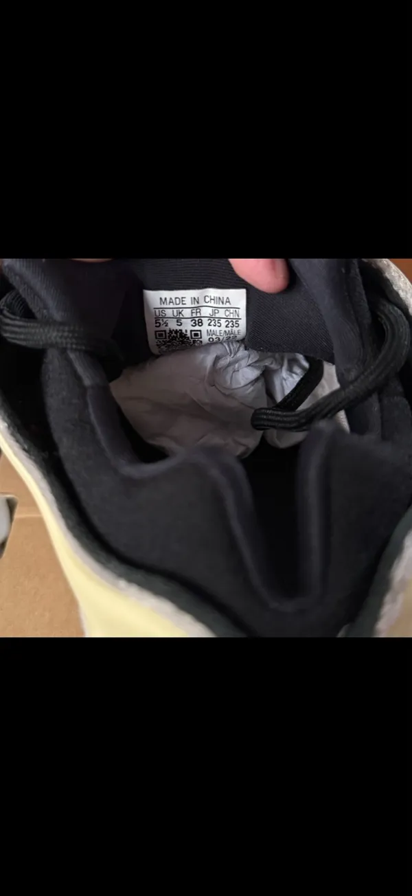 Yeezy 700 V3 - Image 12