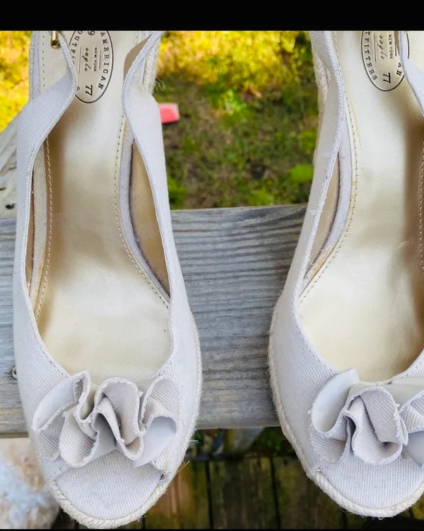 American Outfitters New never used Women Shoes Size 11 Wedge beige 5 in heel - Image 4