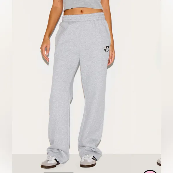 Nwt Prettylittlething Ash Grey Logo Embroidered Wide Leg Sweatpants M - Image 2