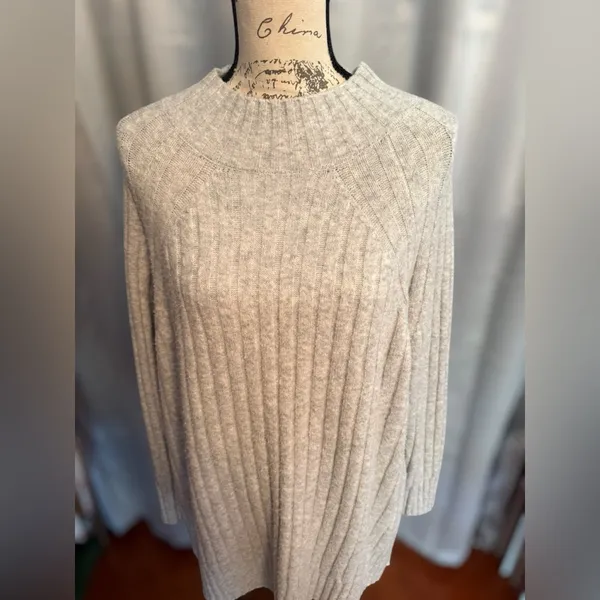 Women’s Ava & Viv Light Gray Knit Fabric - Image 3
