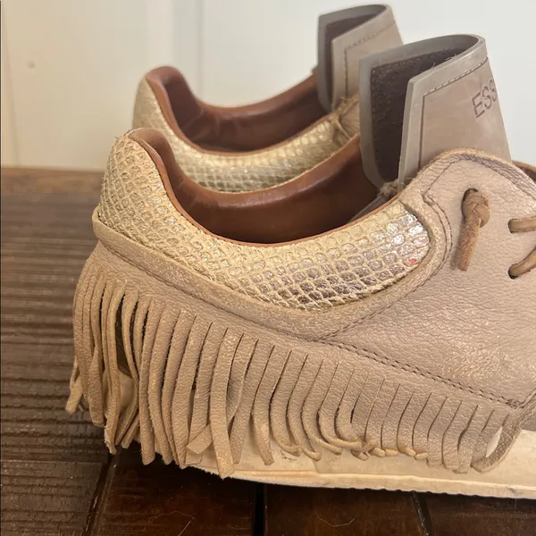 Esseutesse Shoe Size 39 Beige Leather Upper Metallic Foil Fringe Sneakers - Image 2