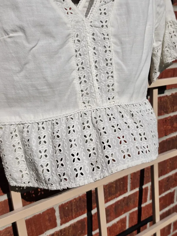 Abercrombie & Fitch white eyelet top Small - Image 5