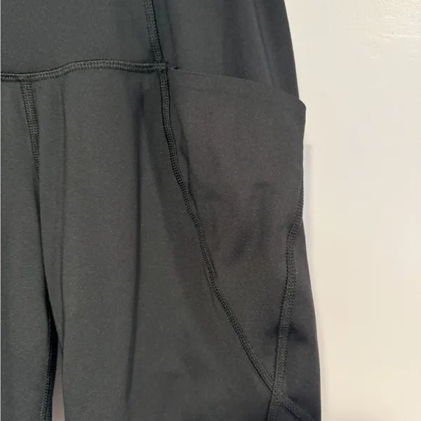 Black‎ all in motion pocket biker shorts - Image 2