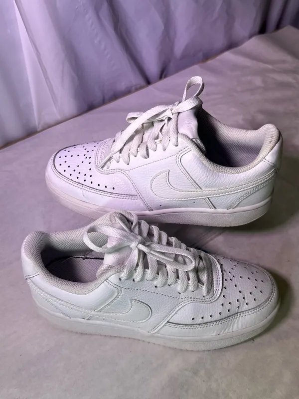 Nike White Mesh Low-Top Sneakers with Black Logo - Image 2