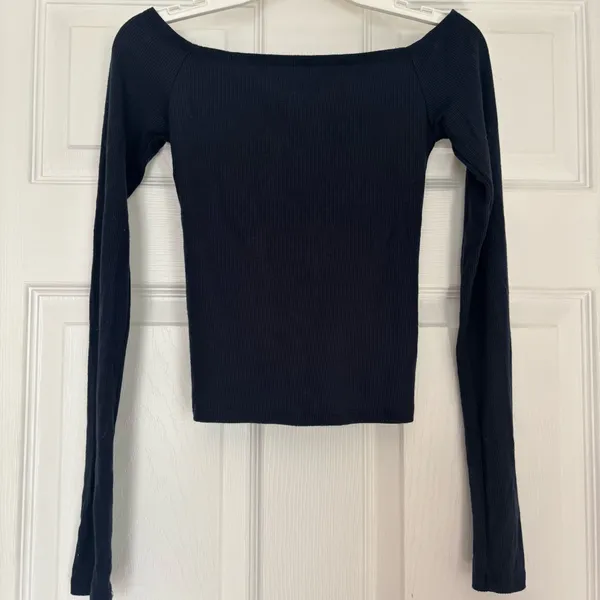Hollister Off the Shoulder Ruched Crop Top - Image 2
