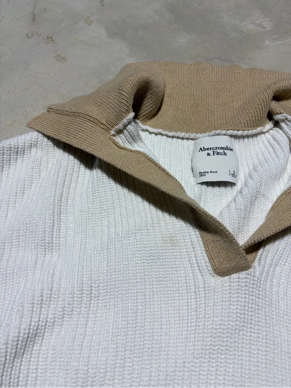 Abercrombie & Fitch White Knit Sweater with Tan Collar small - Image 2