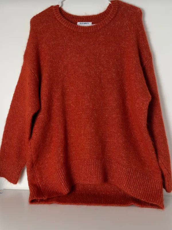 Old Navy Women's Burnt Orange Crewneck Sweater - Image 3