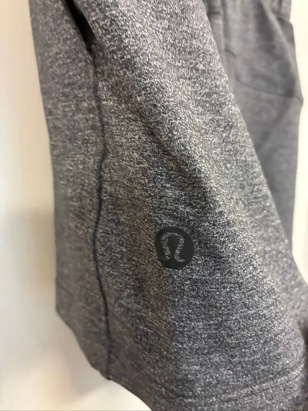 Lululemon on the fly shorts women’s size 4 - Image 4