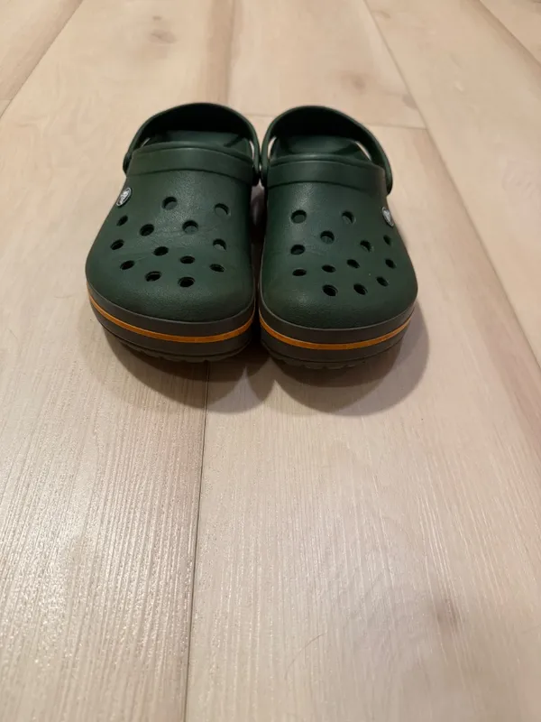 Crocs Dark Green Classic Clogs Women's Size 10/Men's Size 8 - Image 3