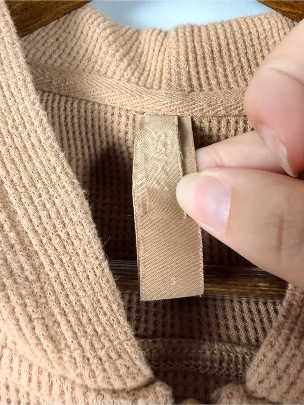 Skims cropped waffle knit full zip jacket size small in tan - Image 3