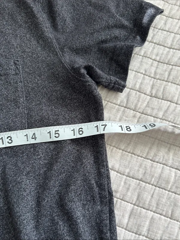 Abercrombie grey cotton one pocket tee shirt XS - Image 4