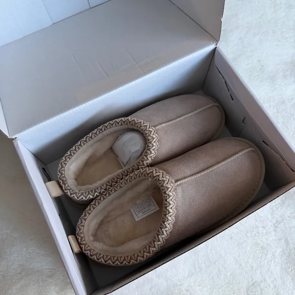 Dream Paris Fuzzy Slip-On Sand Size 7.5 NEW IN BOX - Image 2