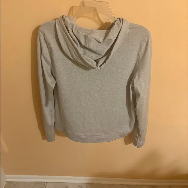 Vuori Halo Essential Hoodie in Light Gray Heather - Image 4