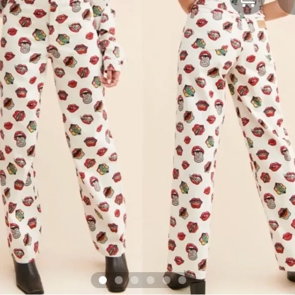 Wrangler Barrel 652 high rise read my lips Rolling Stones jeans. Size 30x31 - Image 2