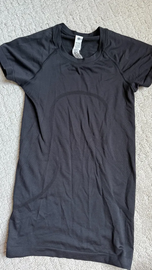 Lululemon Black Shorts Short Sleeve - Image 2
