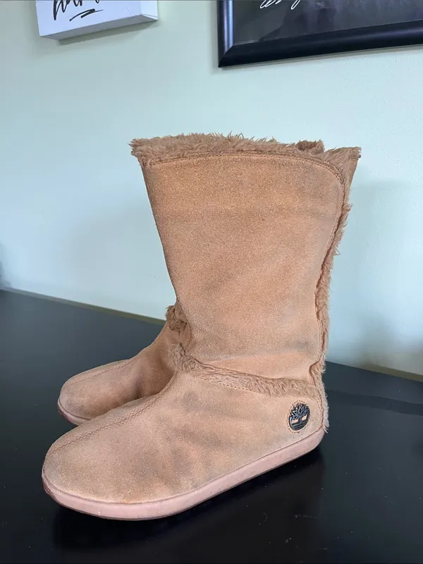 Timberland women's tan suede mukluk-style winter boots - Image 8