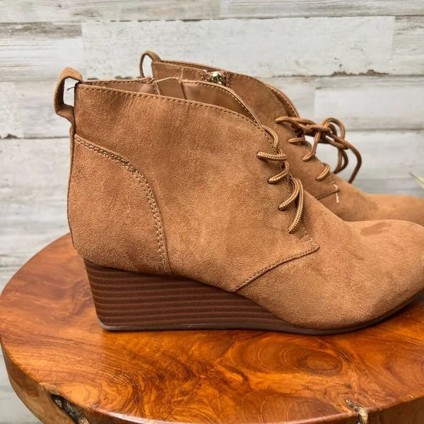 Kenneth Cole Reaction Deka Brown Suede Wedge Booties Lace Up Size 6 - Image 2