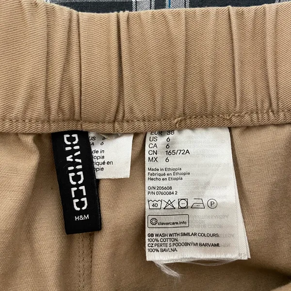 EUC H&M Divided‎ women’s tan elastic waist khaki cargo joggers pants size 6 - Image 6