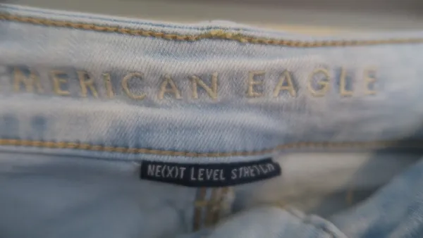 American Eagle Outfitters next level stretch hi-rise shortie jeans in light wash blue size 6. - Image 4