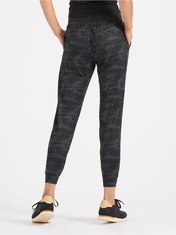 Vuori Performance Jogger Womens M Black Camo DreamKnit Athletic Pants - Image 2