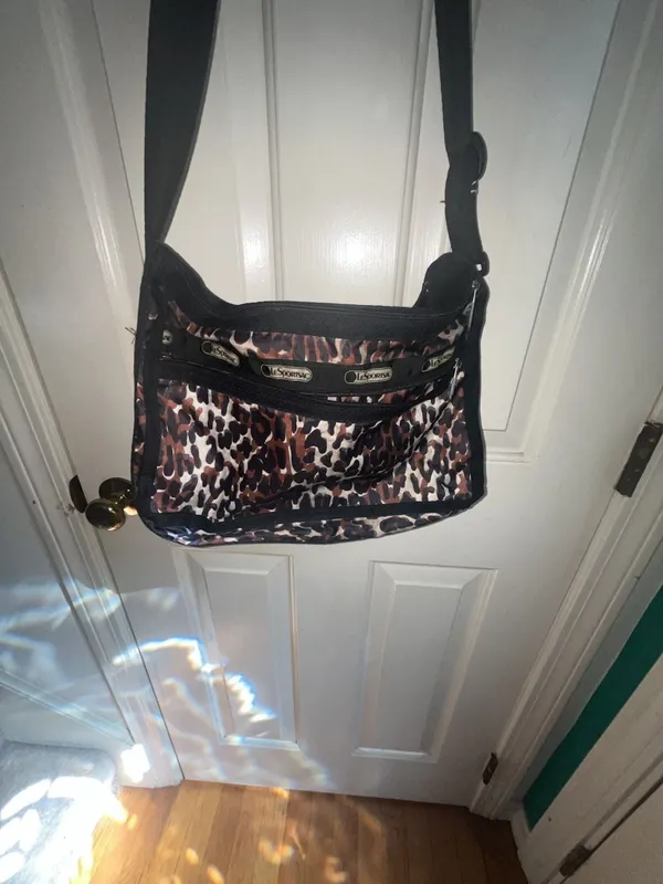 LeSportsac Deluxe Everyday Bag Leopard Mesh Print Expandable Crossbody - Image 4