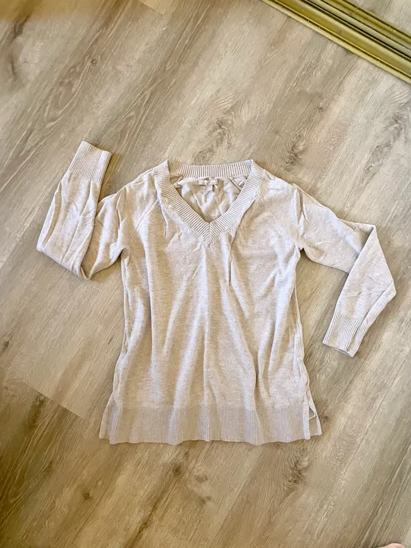 Banana Republic taupe sweater size S. - Image 2