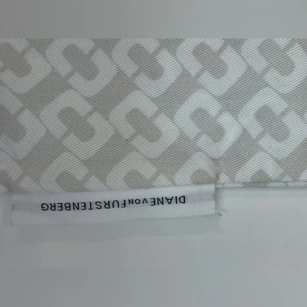 Diane Von Furstenberg White and Gray Patterned‎ Dust Bag Size 16.5”x15” - Image 7