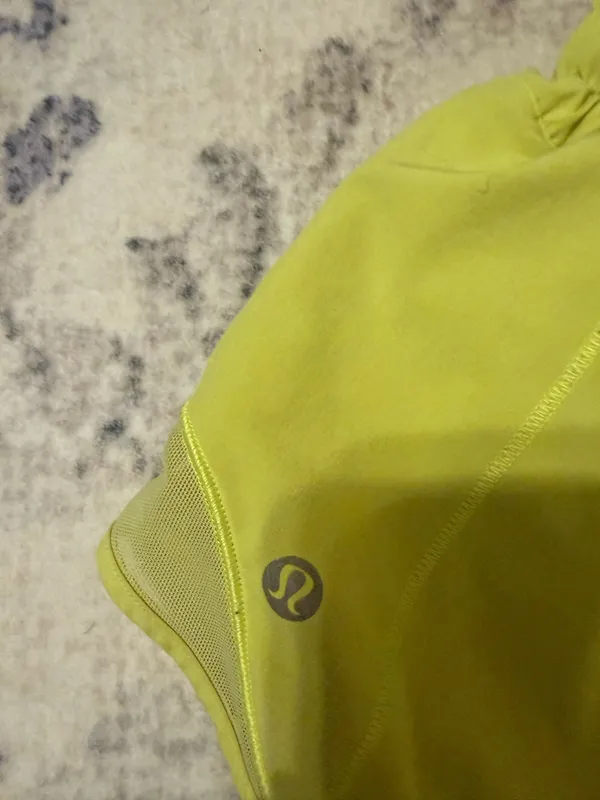 Lululemon Shorts Hotty Hot 2.5" - Image 3