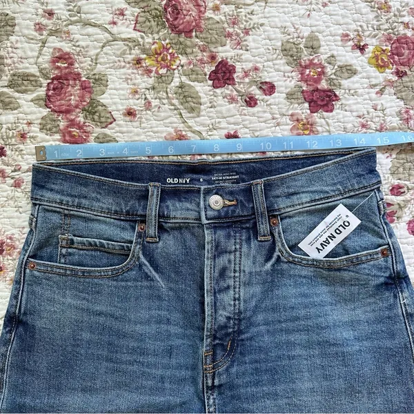 NWT Old Navy Extra High-Rise Sky-Hi Straight Denim Shorts - Image 4