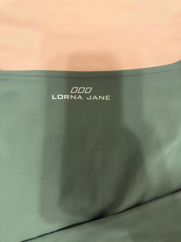 Lorna Jane green long sleeve crop top with criss-cross straps #activewear #fitness - Image 4