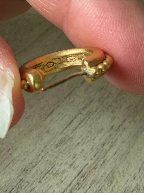 Oscar de la Renta gold tone hoop earrings - Image 7