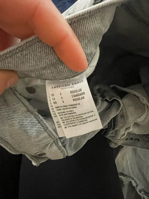 American Eagle Mom Jeans Distressed - Image 2