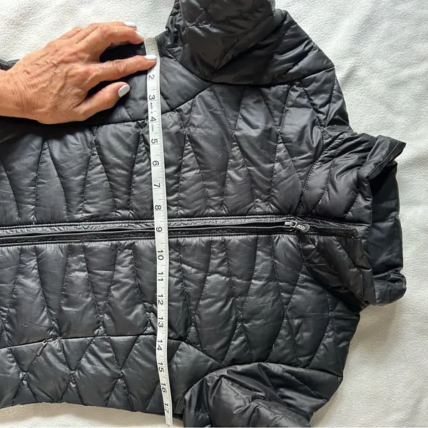 Patagonia Women's Black Puffer Coat - Image 3