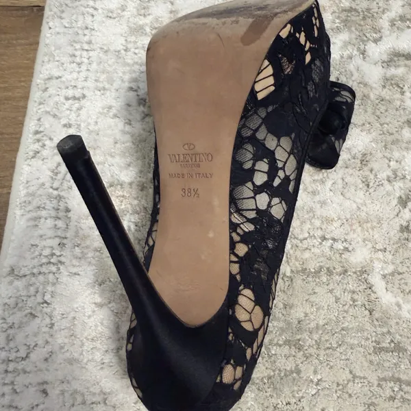 Valentino Garavani Black Floral Lace Heels (Size 38.5) - Image 3