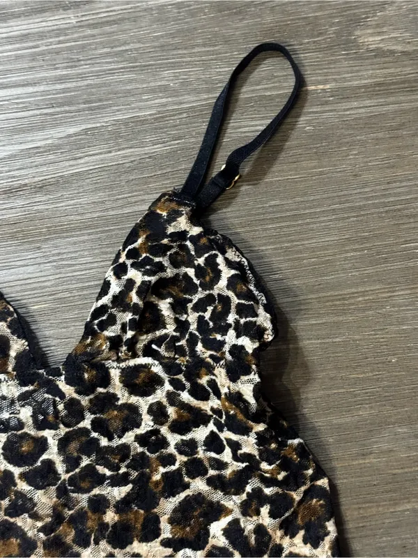 Vintage Victoria's Secret Leopard Print Slip with Black Trim - Image 3