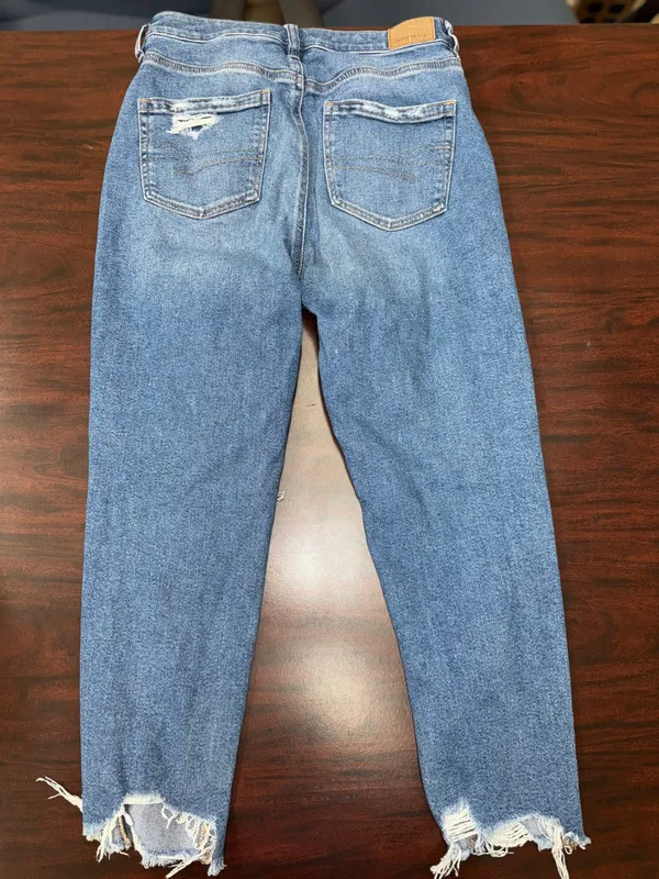American Eagle Stretch Distressed Mom Jeans Size 4 X-Short - Image 3