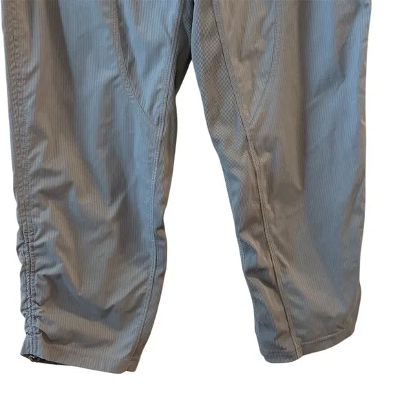 Lululemon Women's Bluish Gray‎ Cropped Dance Studio Pants Size 6 Activewear - Image 4